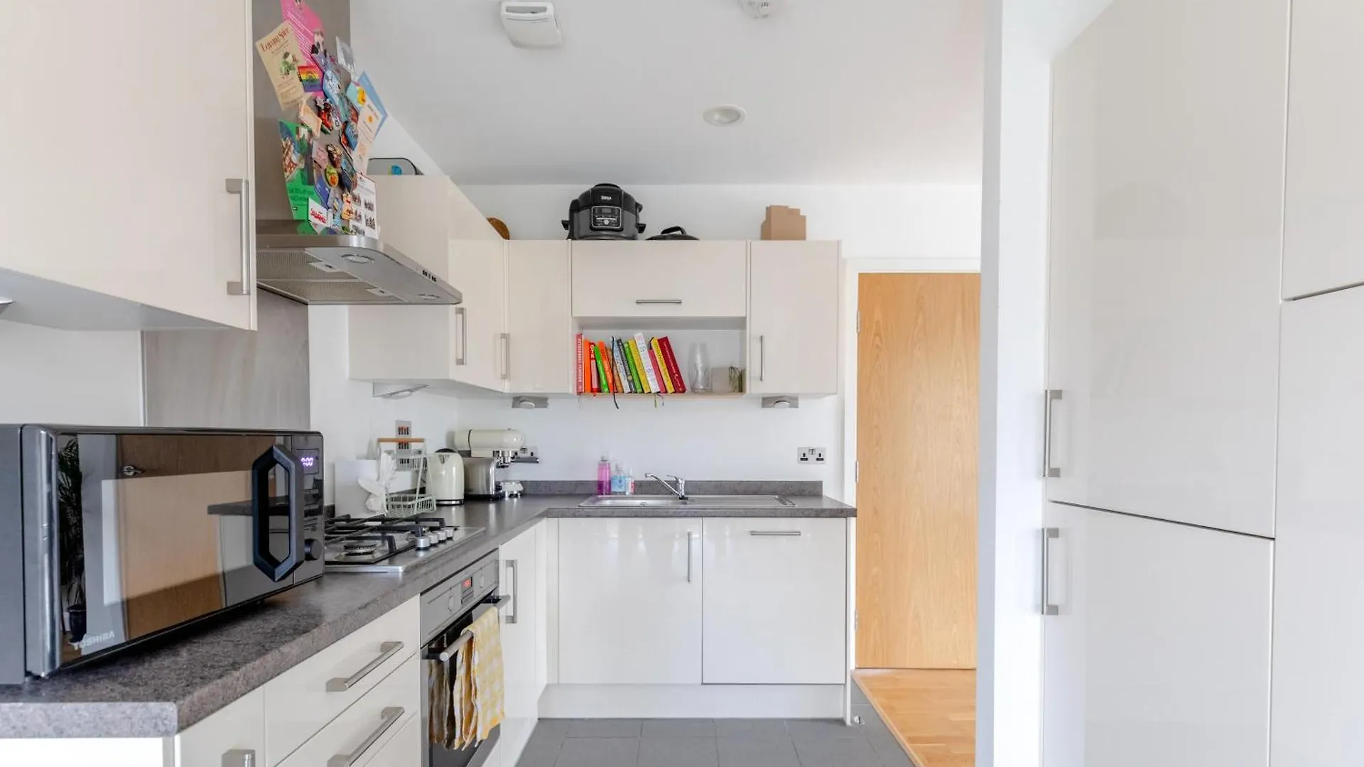 Central & Modern 1Bd Flat With Balcony Hackney! London Apartment