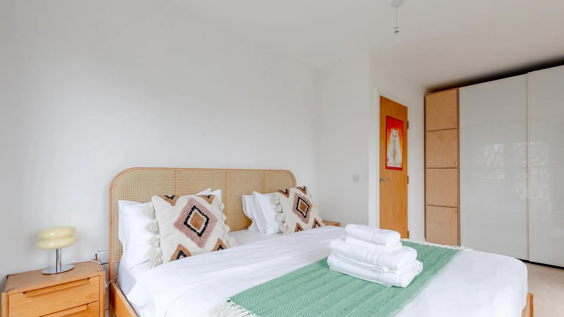 Central & Modern 1Bd Flat With Balcony Hackney! London