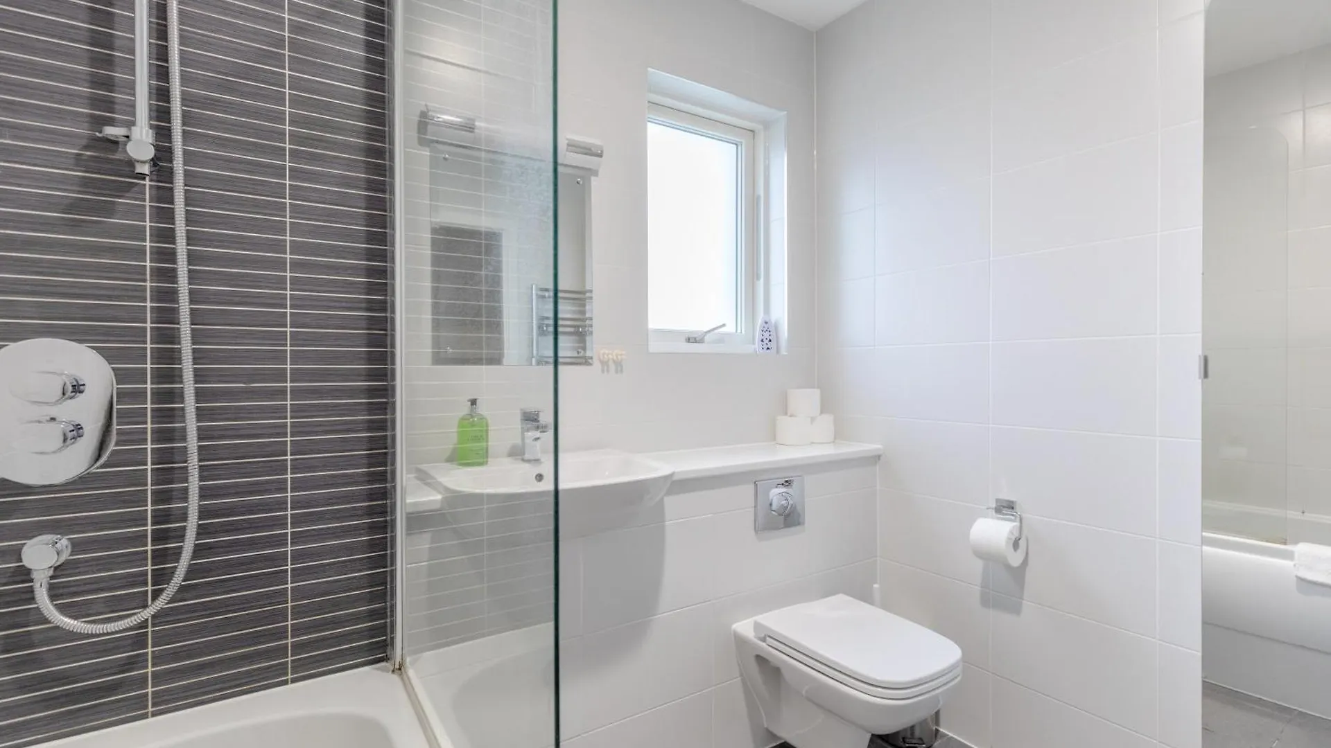 Central & Modern 1Bd Flat With Balcony Hackney! London 0*,  United Kingdom